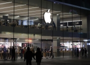苹果市值一夜跌掉7600亿，iPhone 16遭遇销量冷淡